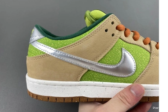  Dunk Nike Low SB  FQ7585-200 “Escargot” 1206